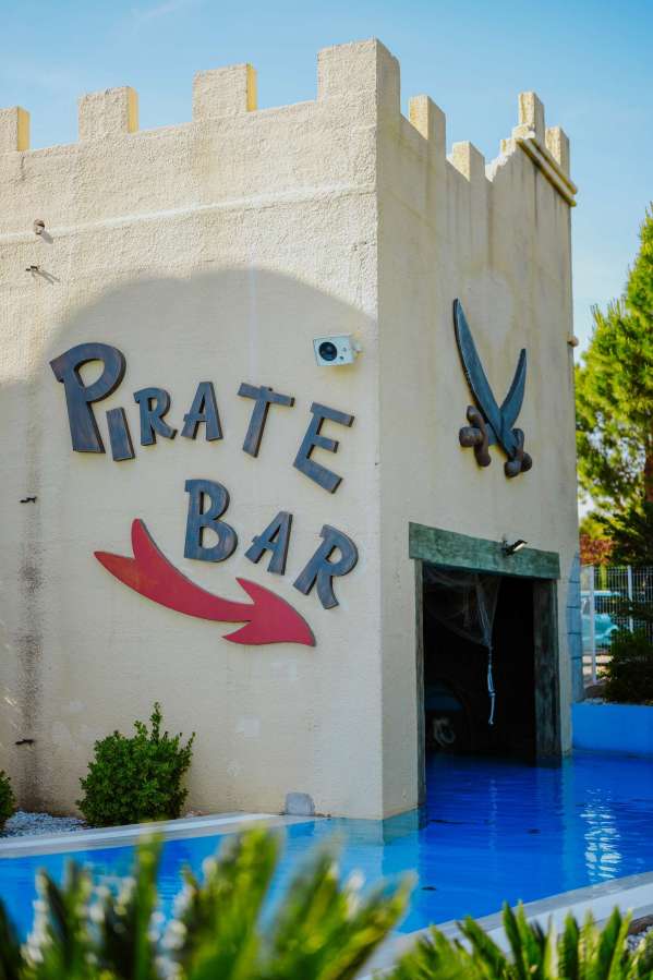 Gastro Pirate Pool Bar